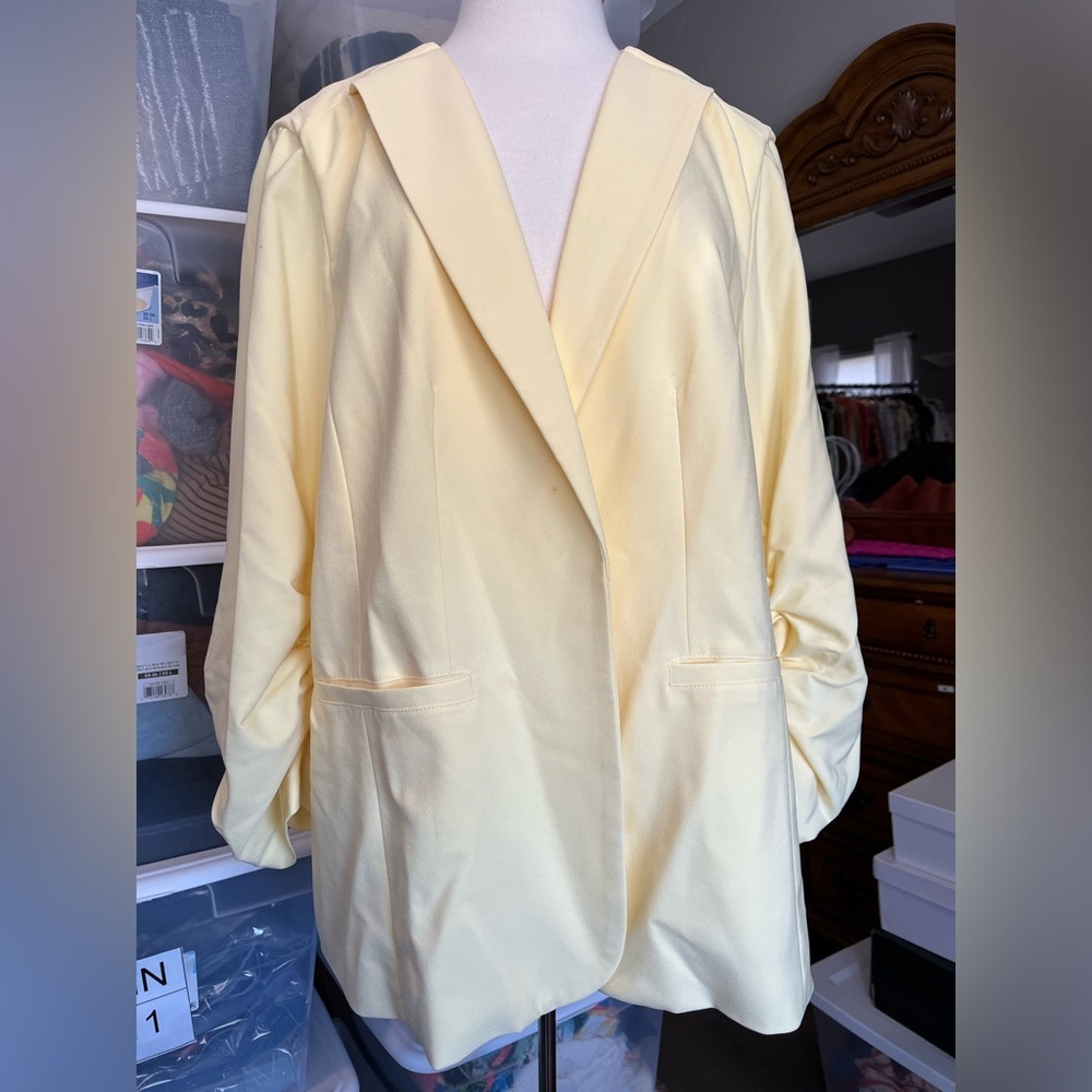 Soft Yellow Jacket - Picture 2 of 8